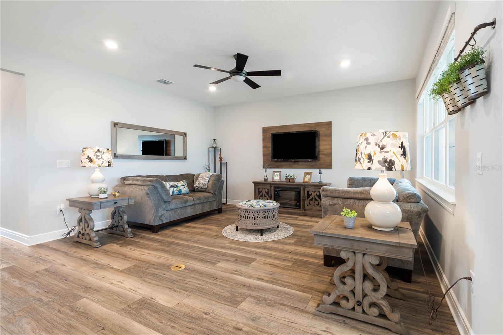 Image 19 of 55 For 9419 52nd Loop