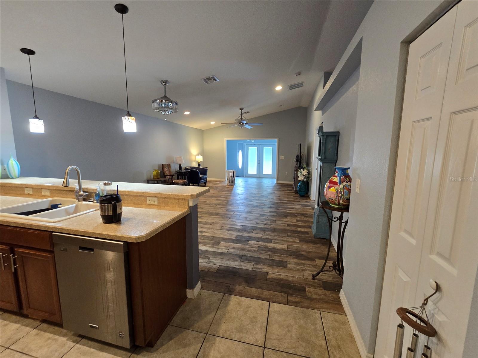Image 2 of 10 For 12328 Ne 48th Loop