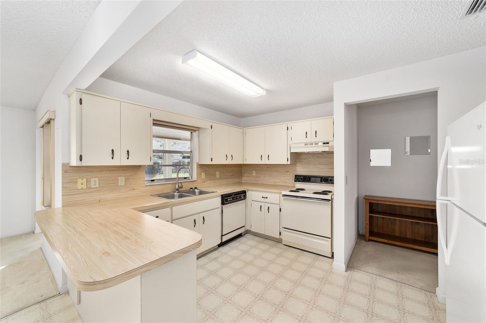 Image 18 of 32 For 8710 90th Lane D