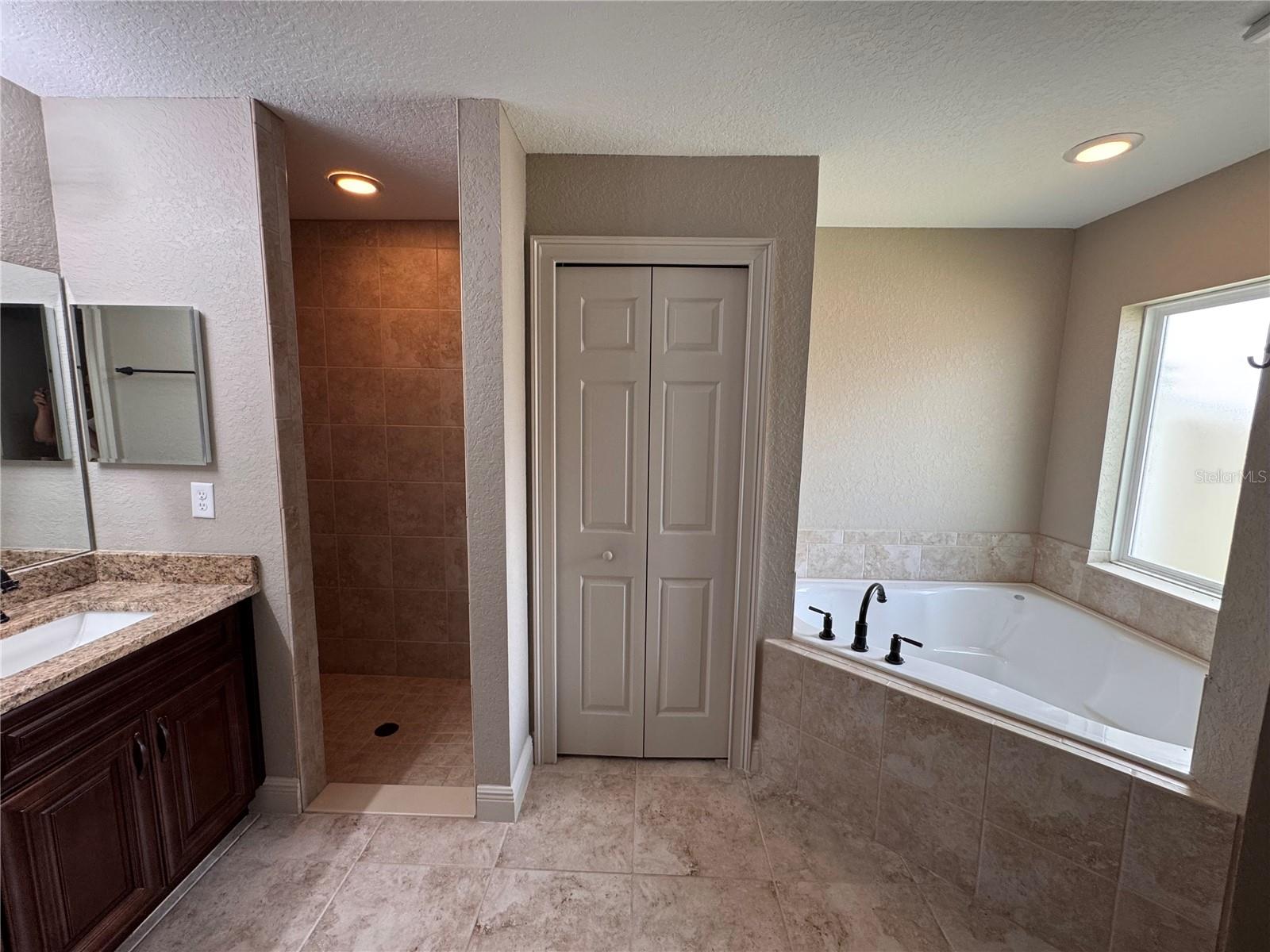 Image 14 of 52 For 1645 168th Loop