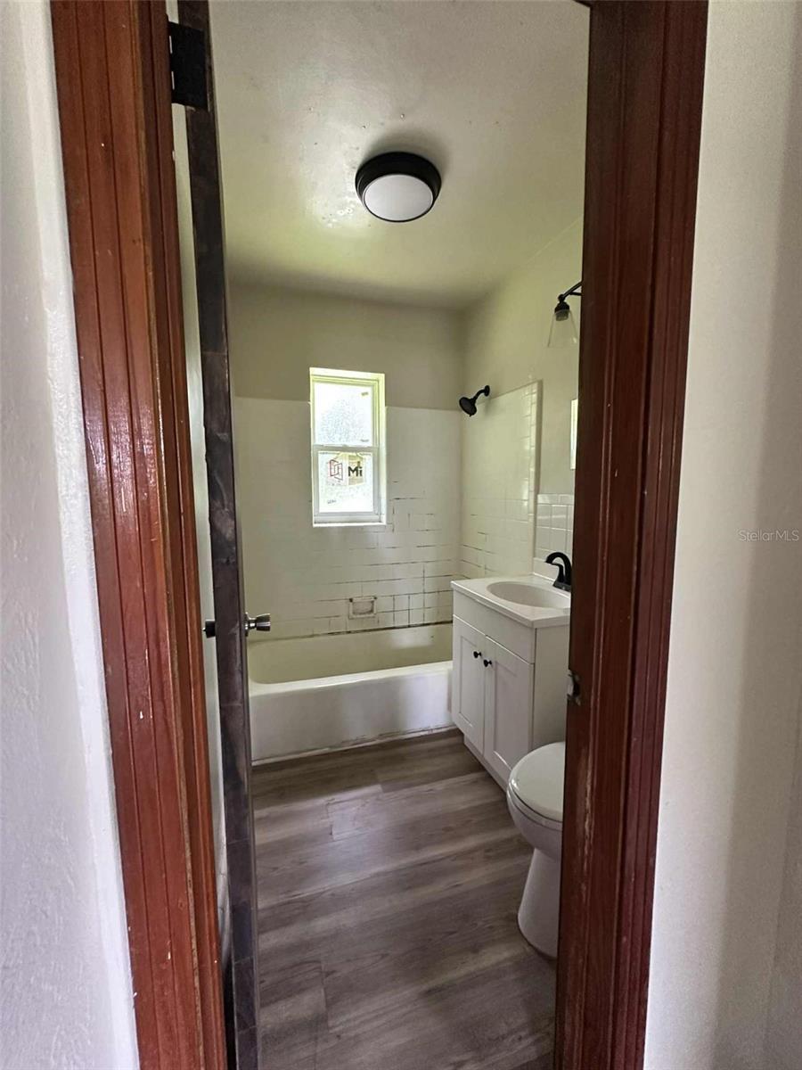 Image 11 of 18 For 208 26th Street