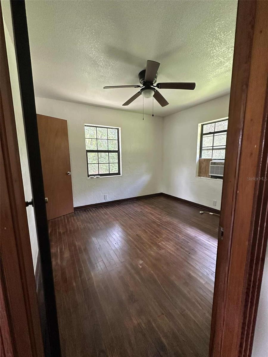 Image 12 of 18 For 208 26th Street
