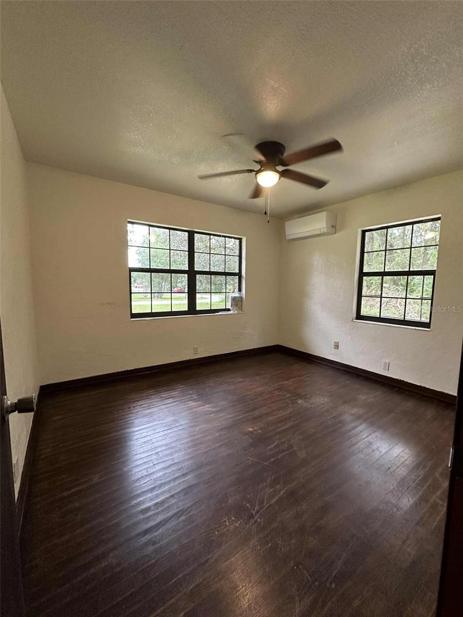 Image 20 of 26 For 208 26th Street