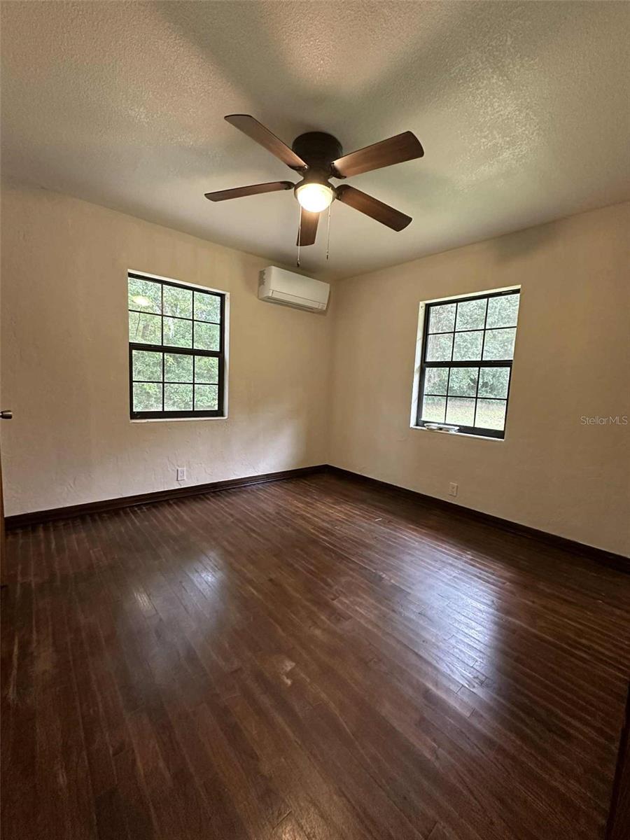 Image 22 of 26 For 208 26th Street