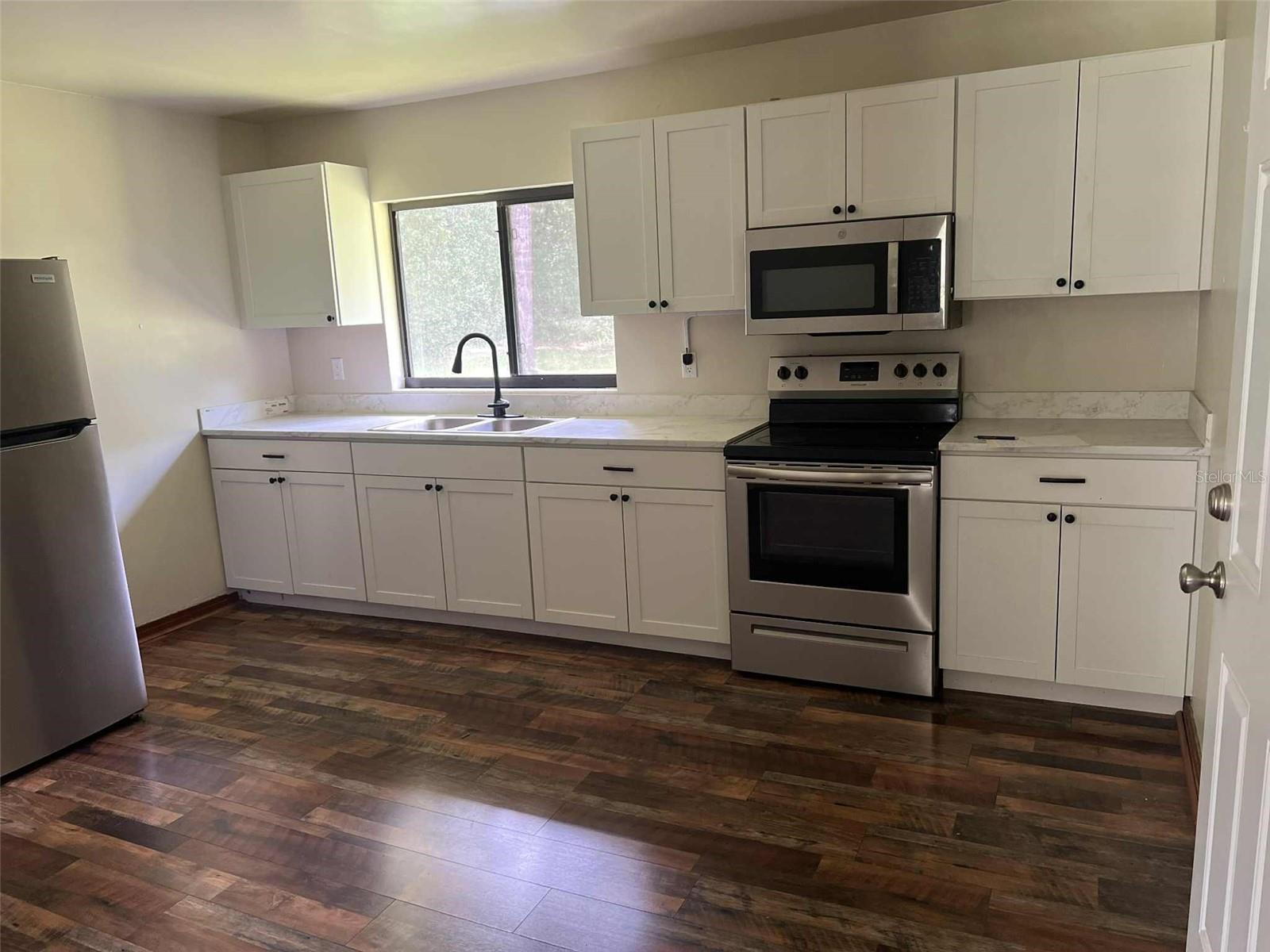 Image 7 of 18 For 208 26th Street