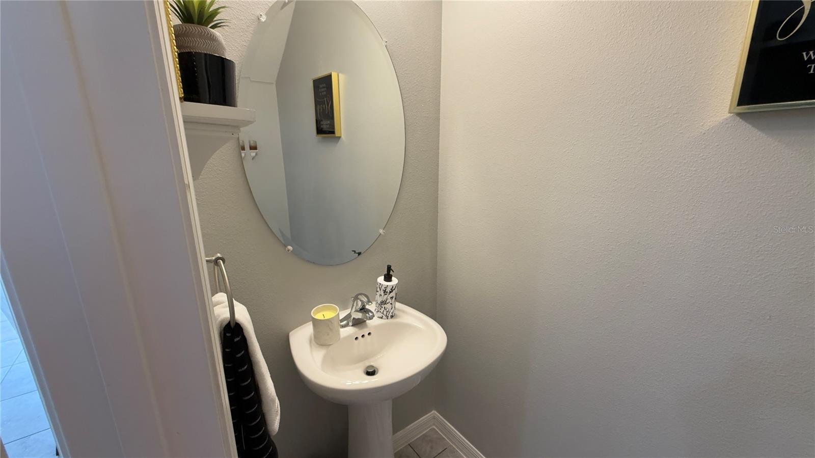 Listing photo id 8 for 7216 Grand Elm Drive