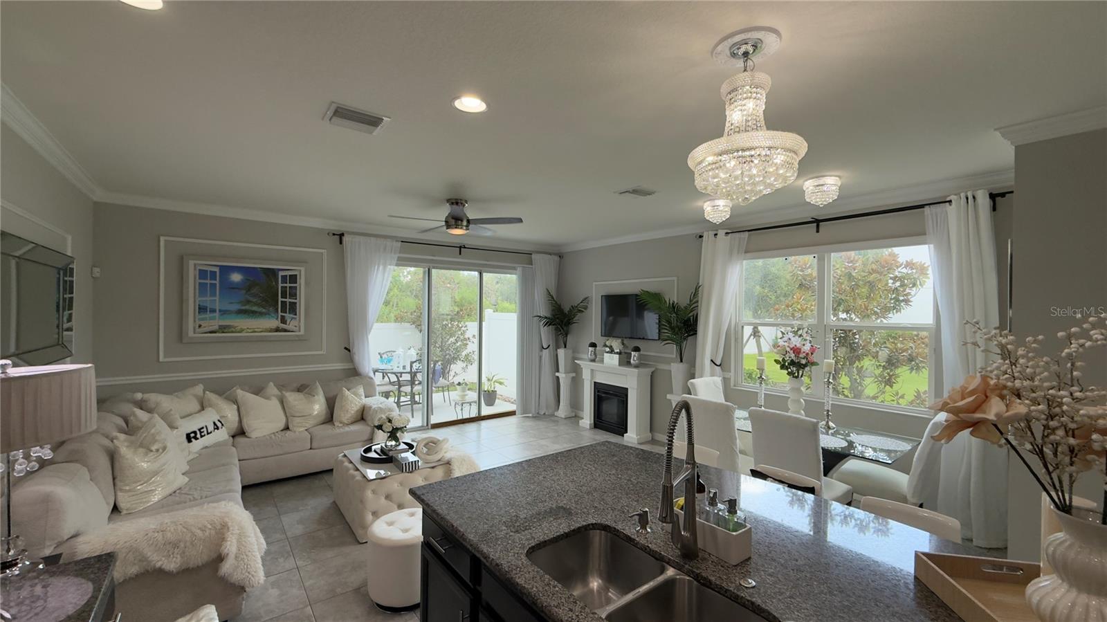 Listing photo id 3 for 7216 Grand Elm Drive