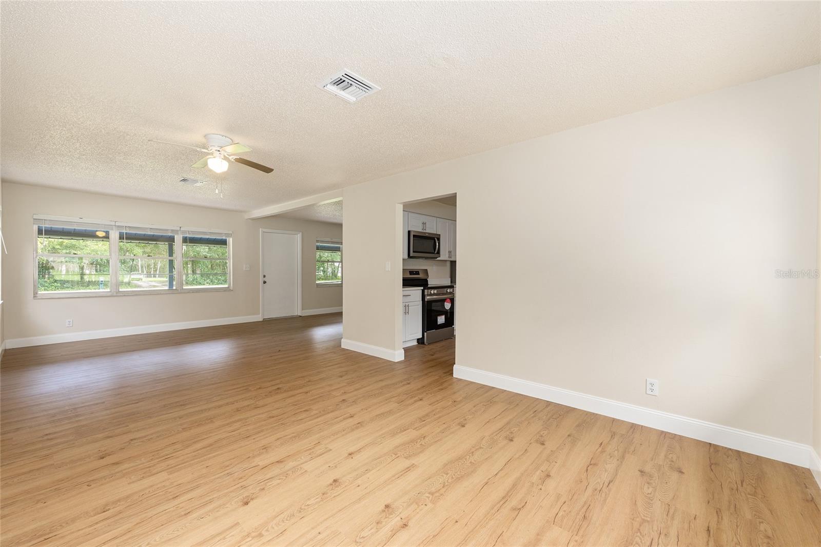 Listing photo id 10 for 1316 La Salle Street