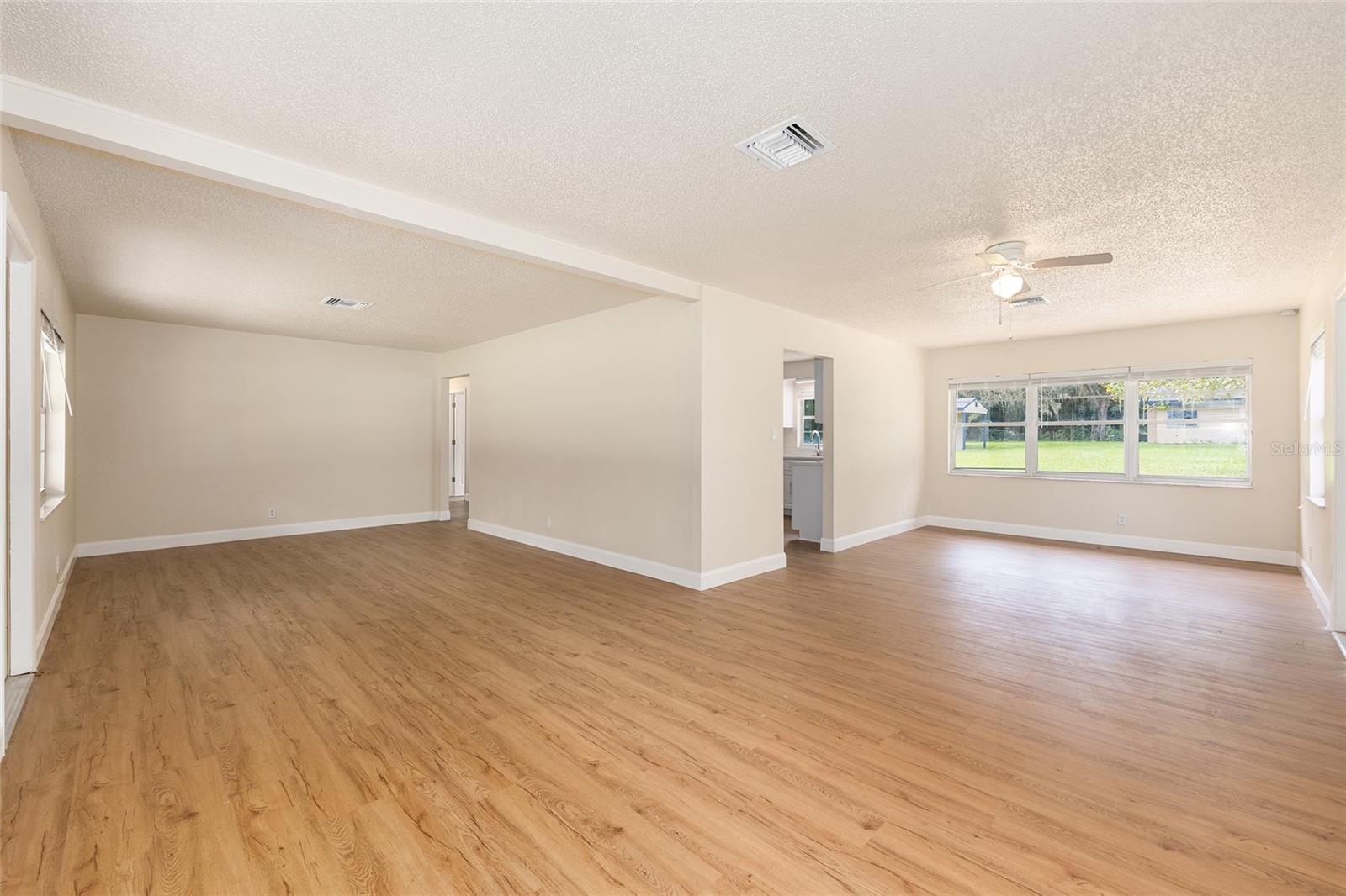 Listing photo id 12 for 1316 La Salle Street