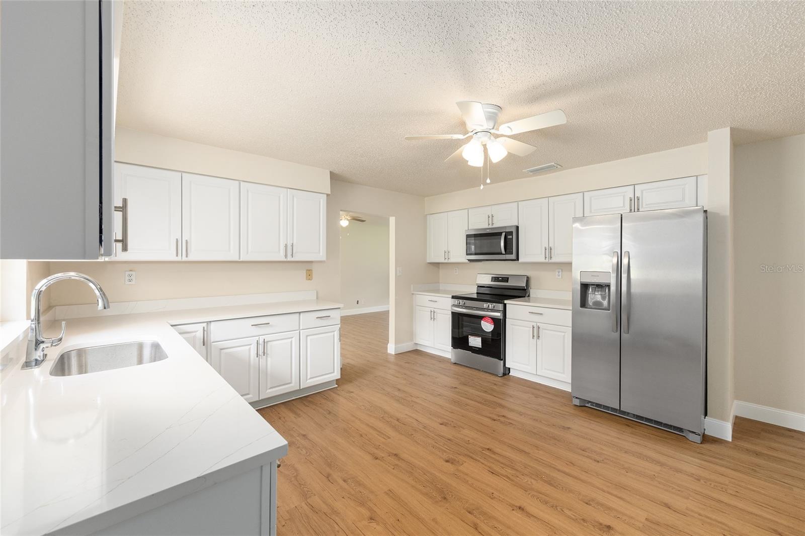 Listing photo id 14 for 1316 La Salle Street