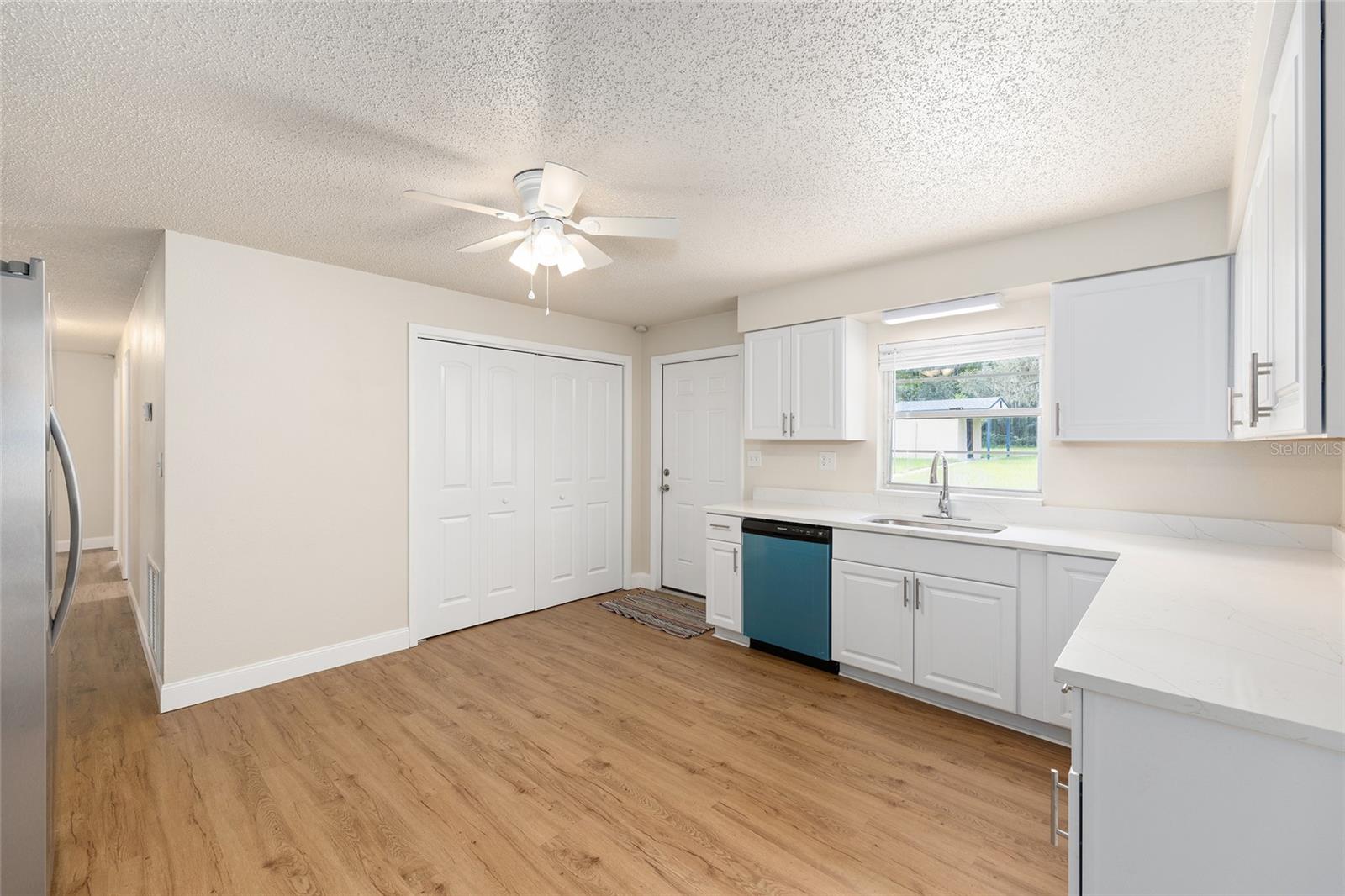 Listing photo id 17 for 1316 La Salle Street