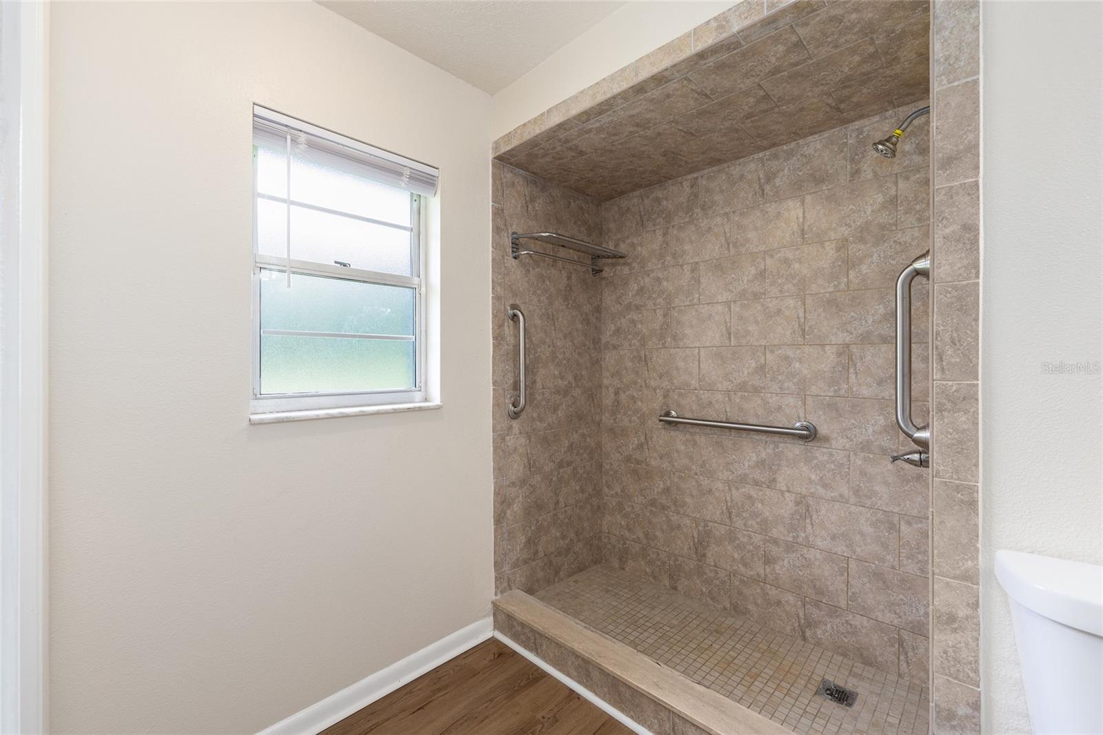 Listing photo id 21 for 1316 La Salle Street