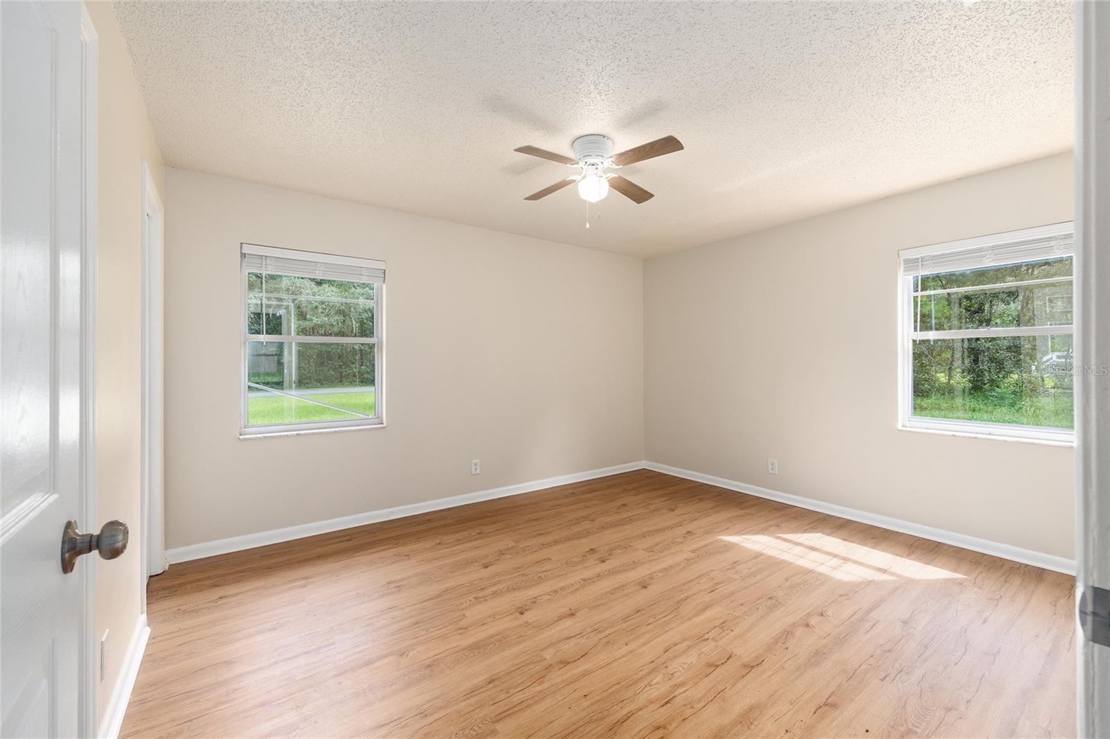 Listing photo id 24 for 1316 La Salle Street