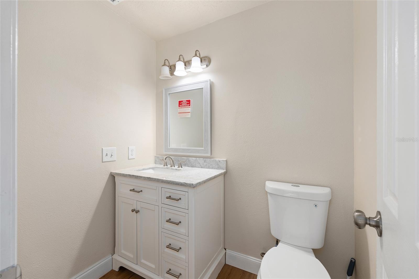 Listing photo id 26 for 1316 La Salle Street