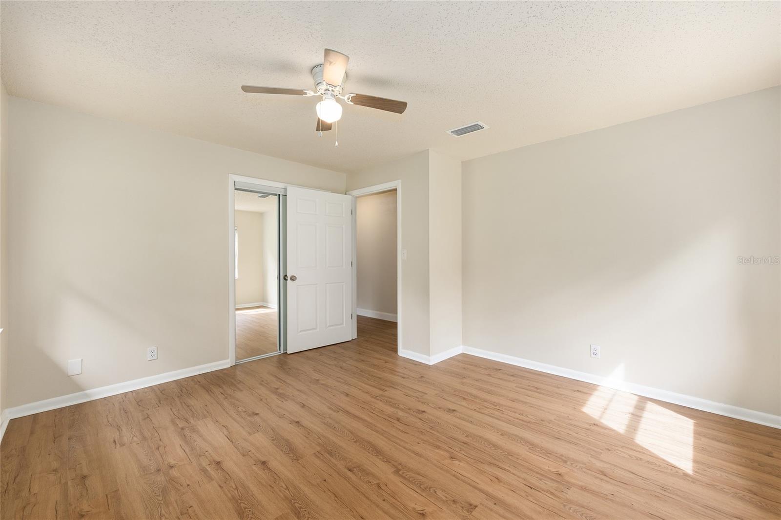 Listing photo id 28 for 1316 La Salle Street