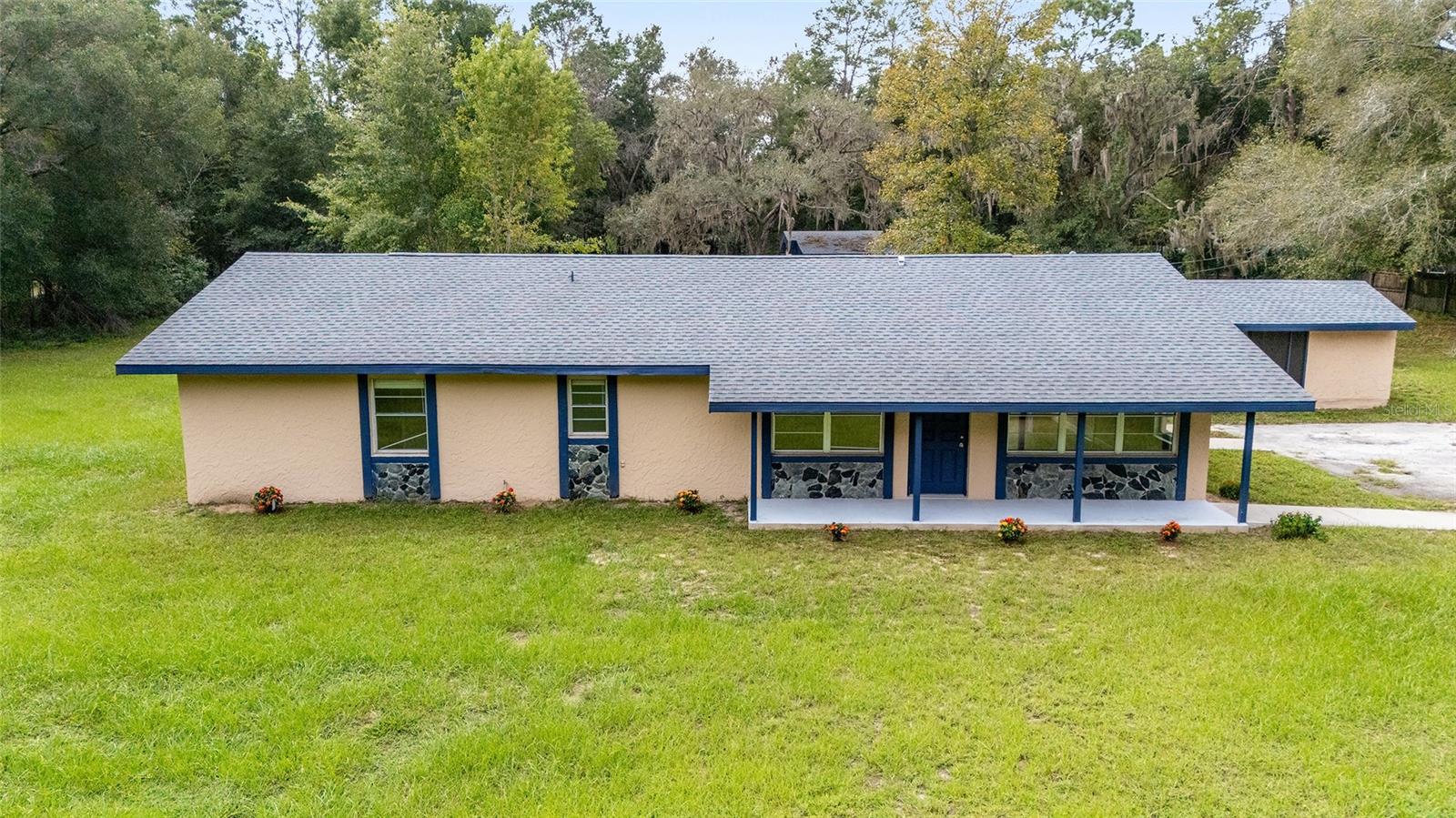 Listing photo id 42 for 1316 La Salle Street