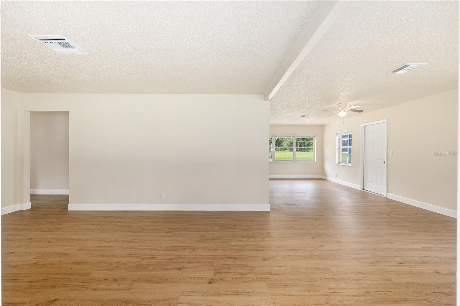 Listing photo id 7 for 1316 La Salle Street