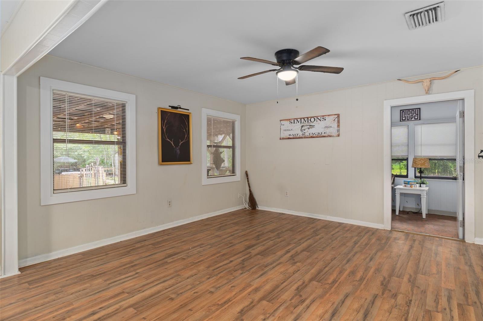 Listing photo id 10 for 353 Robin Hood Road