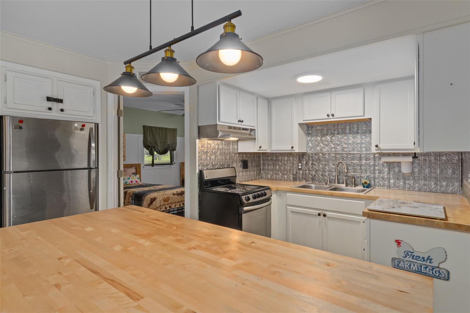 Listing photo id 14 for 353 Robin Hood Road