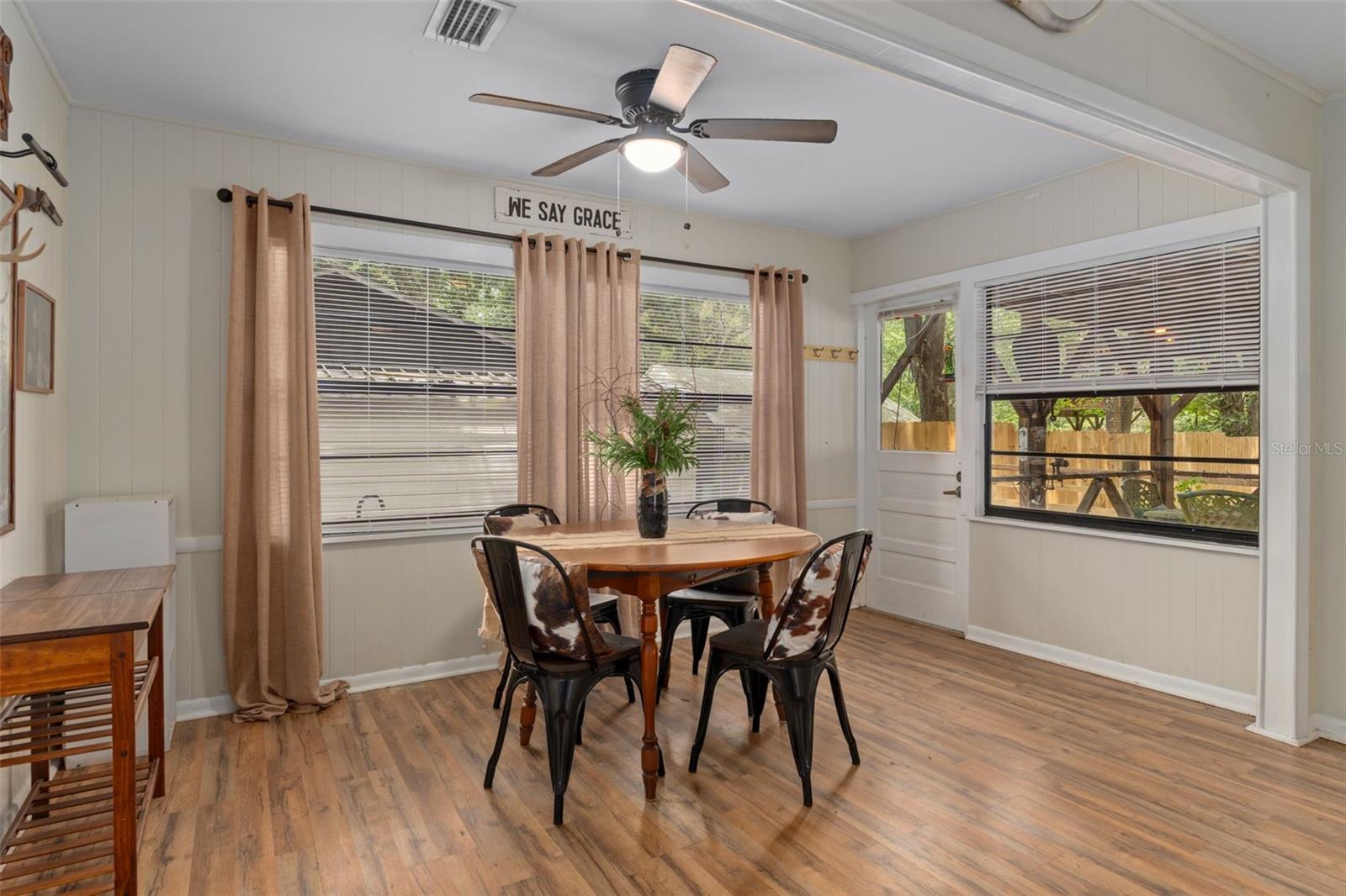 Listing photo id 17 for 353 Robin Hood Road