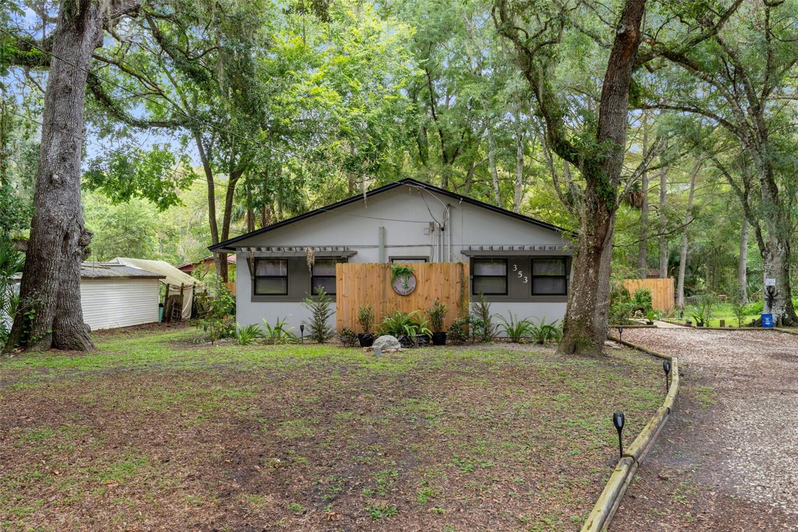 Listing photo id 0 for 353 Robin Hood Road