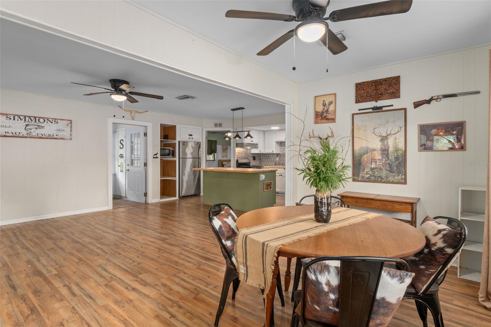 Listing photo id 19 for 353 Robin Hood Road