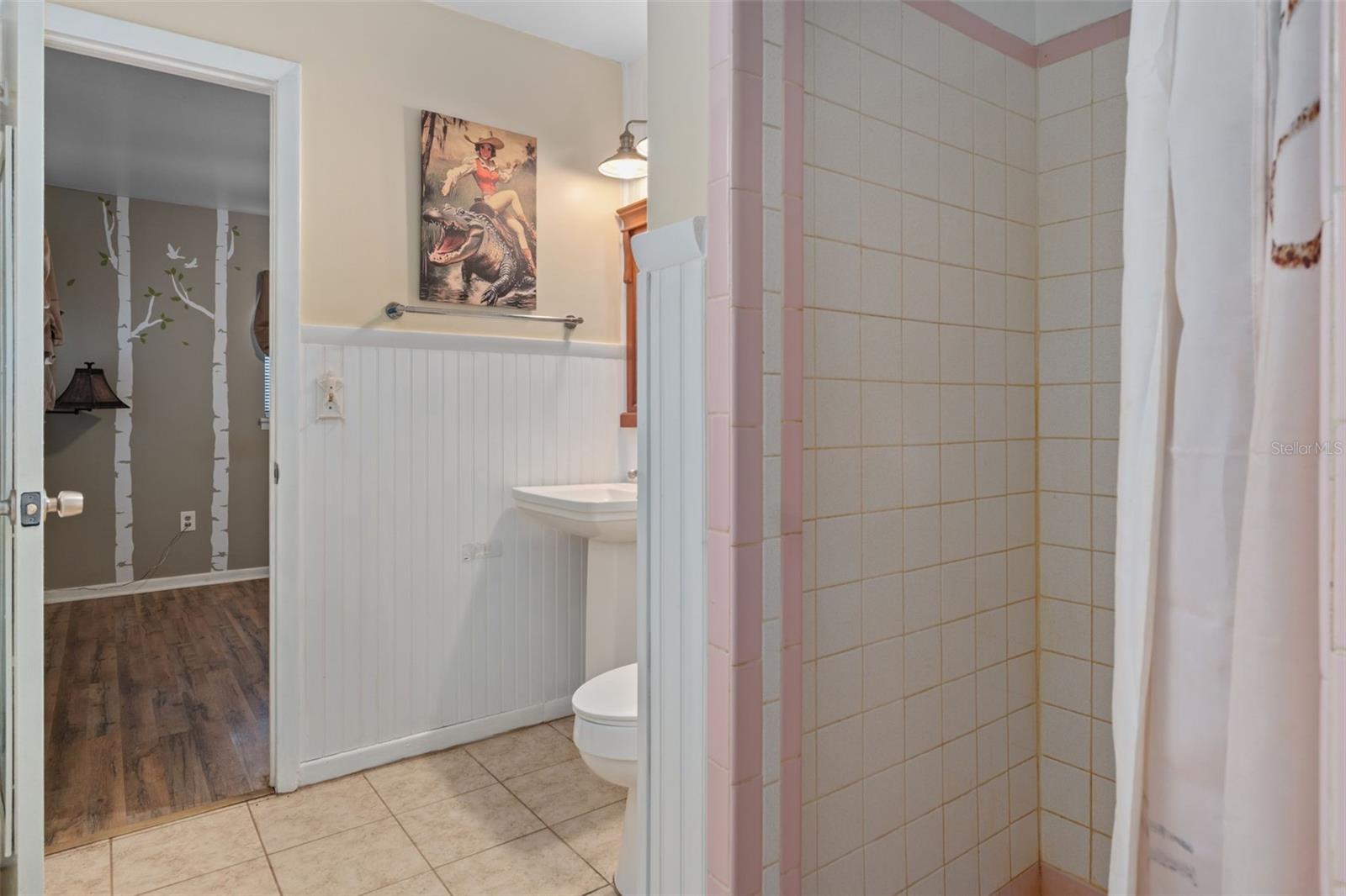 Listing photo id 23 for 353 Robin Hood Road