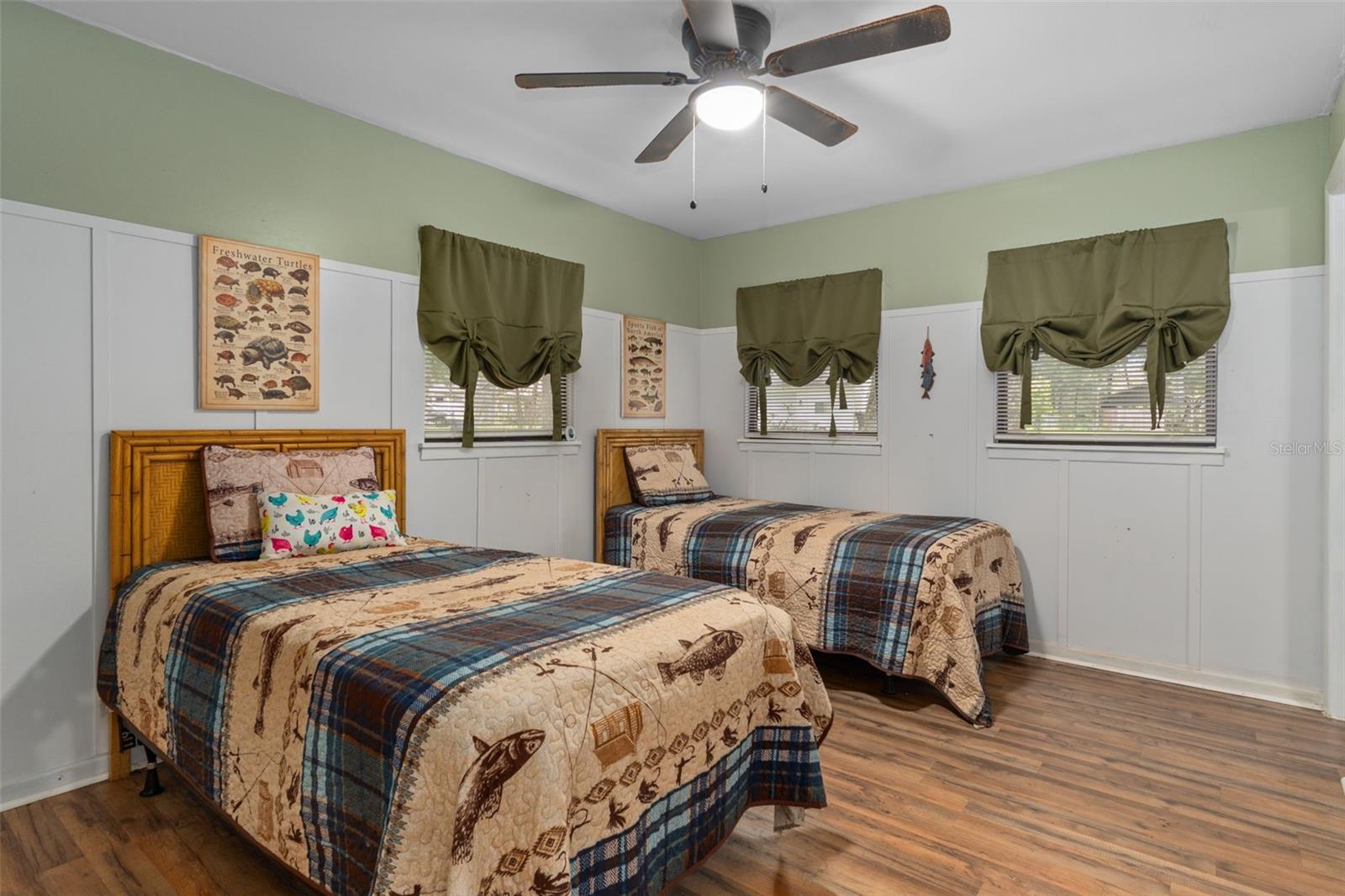 Listing photo id 25 for 353 Robin Hood Road