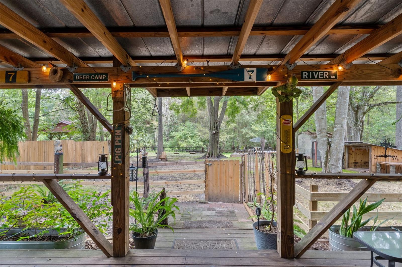 Listing photo id 30 for 353 Robin Hood Road