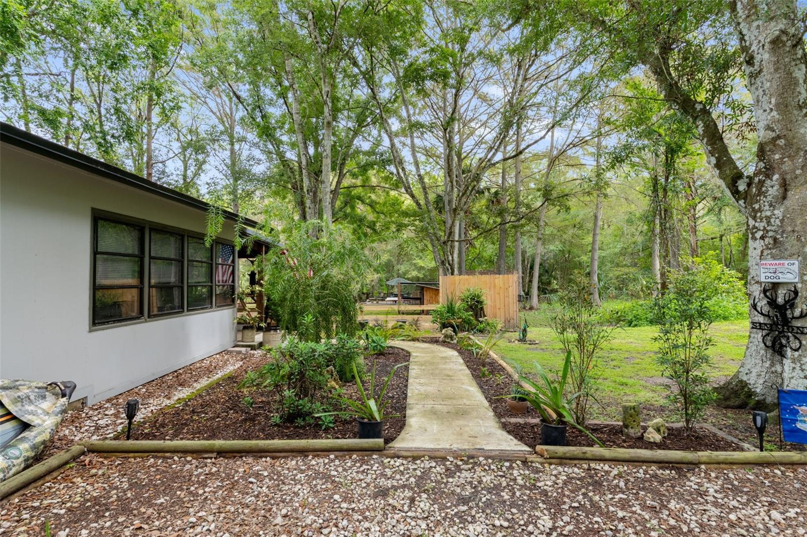 Listing photo id 33 for 353 Robin Hood Road