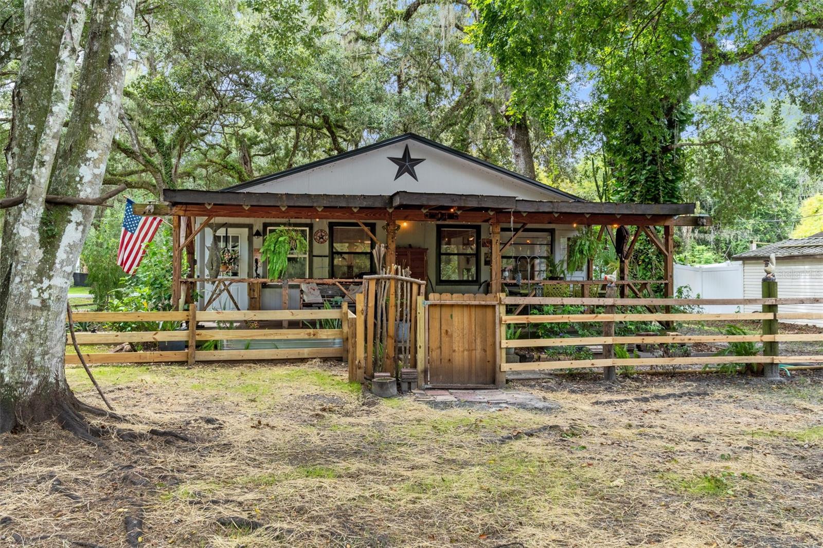Listing photo id 34 for 353 Robin Hood Road