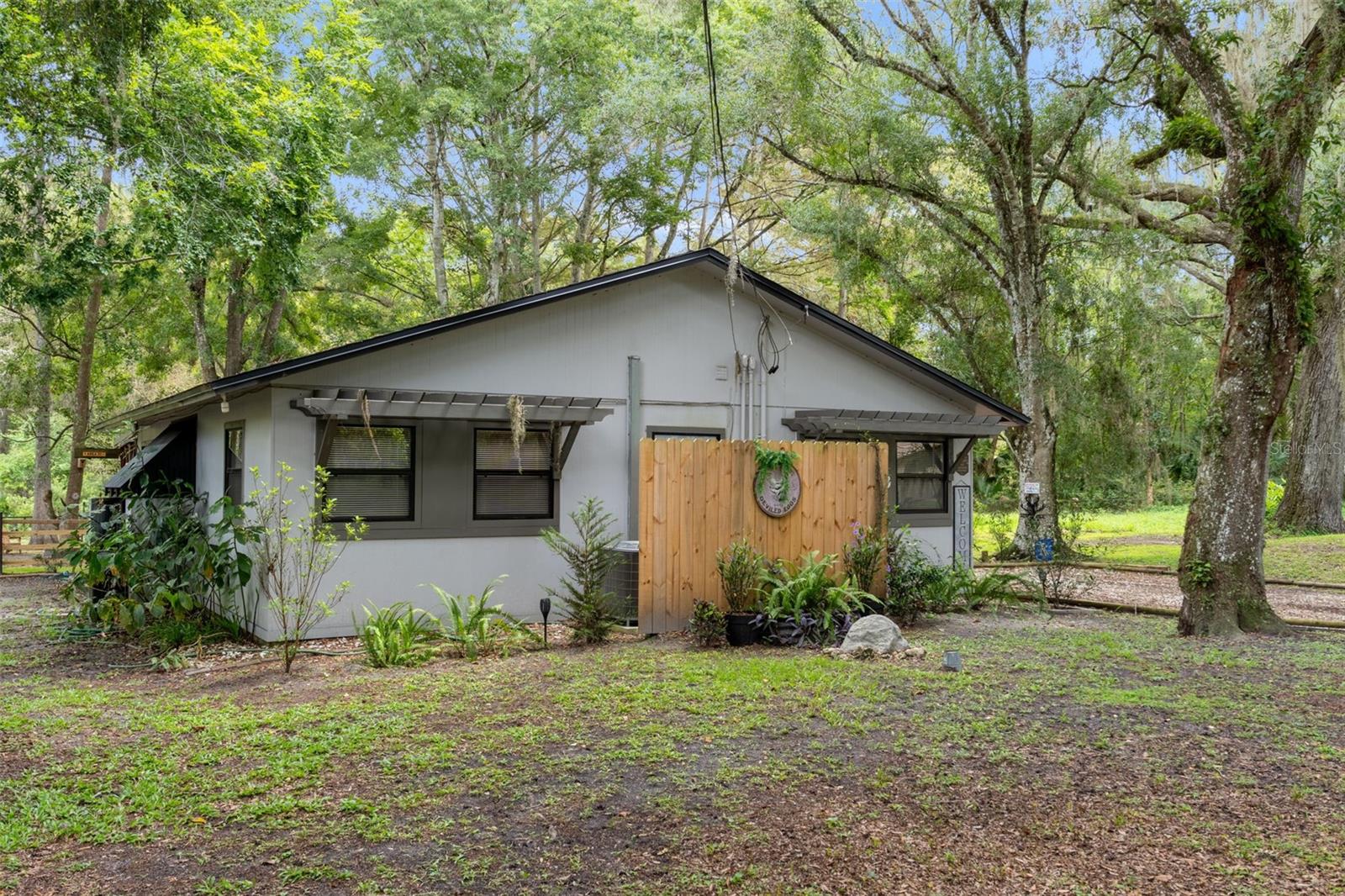 Listing photo id 4 for 353 Robin Hood Road