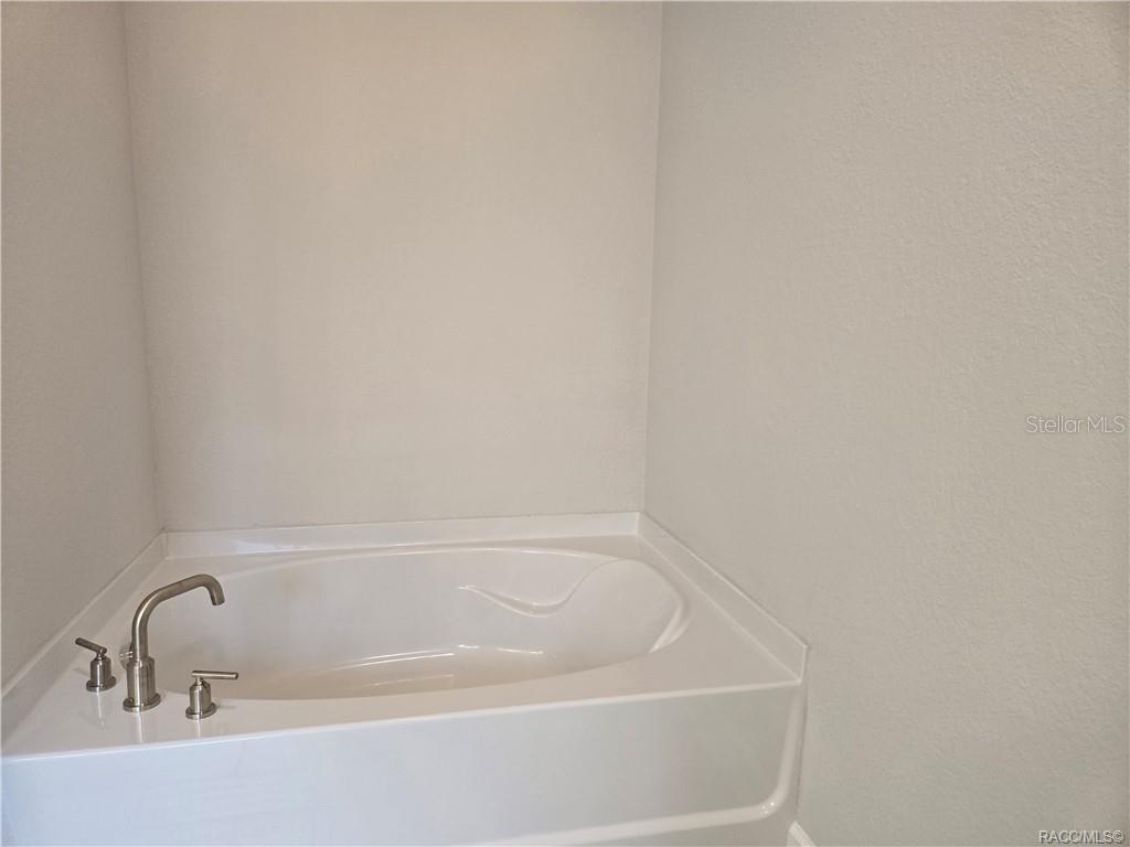 Listing photo id 8 for 1170 Heron Point Drive