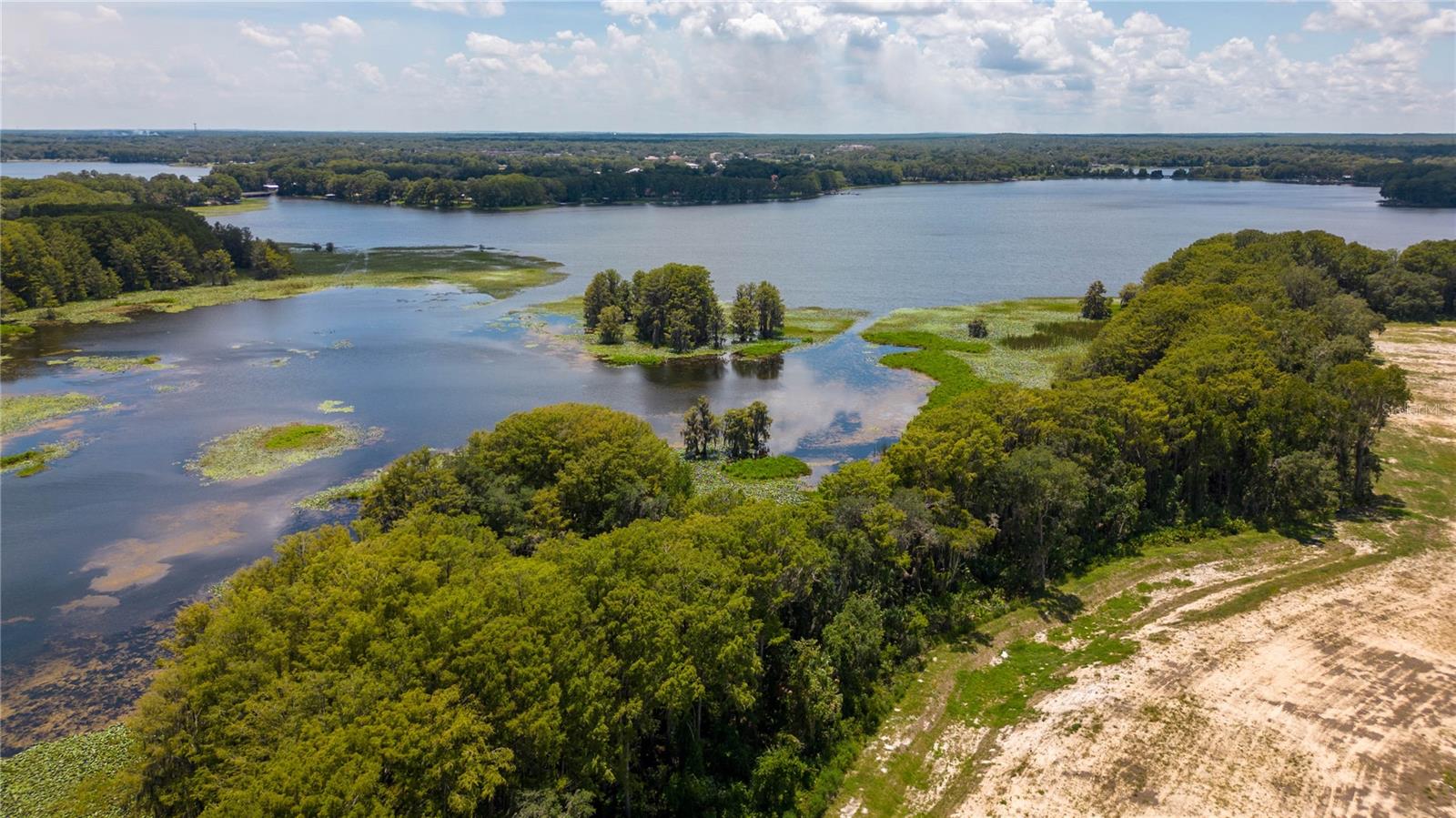 Listing photo id 19 for 1170 Heron Point Drive