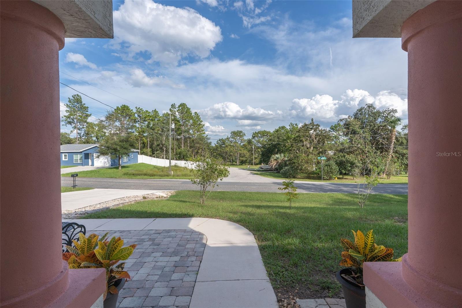 Listing photo id 8 for 5702 Claremont Drive