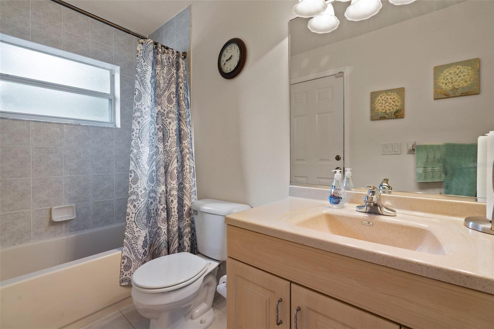 Listing photo id 22 for 5702 Claremont Drive