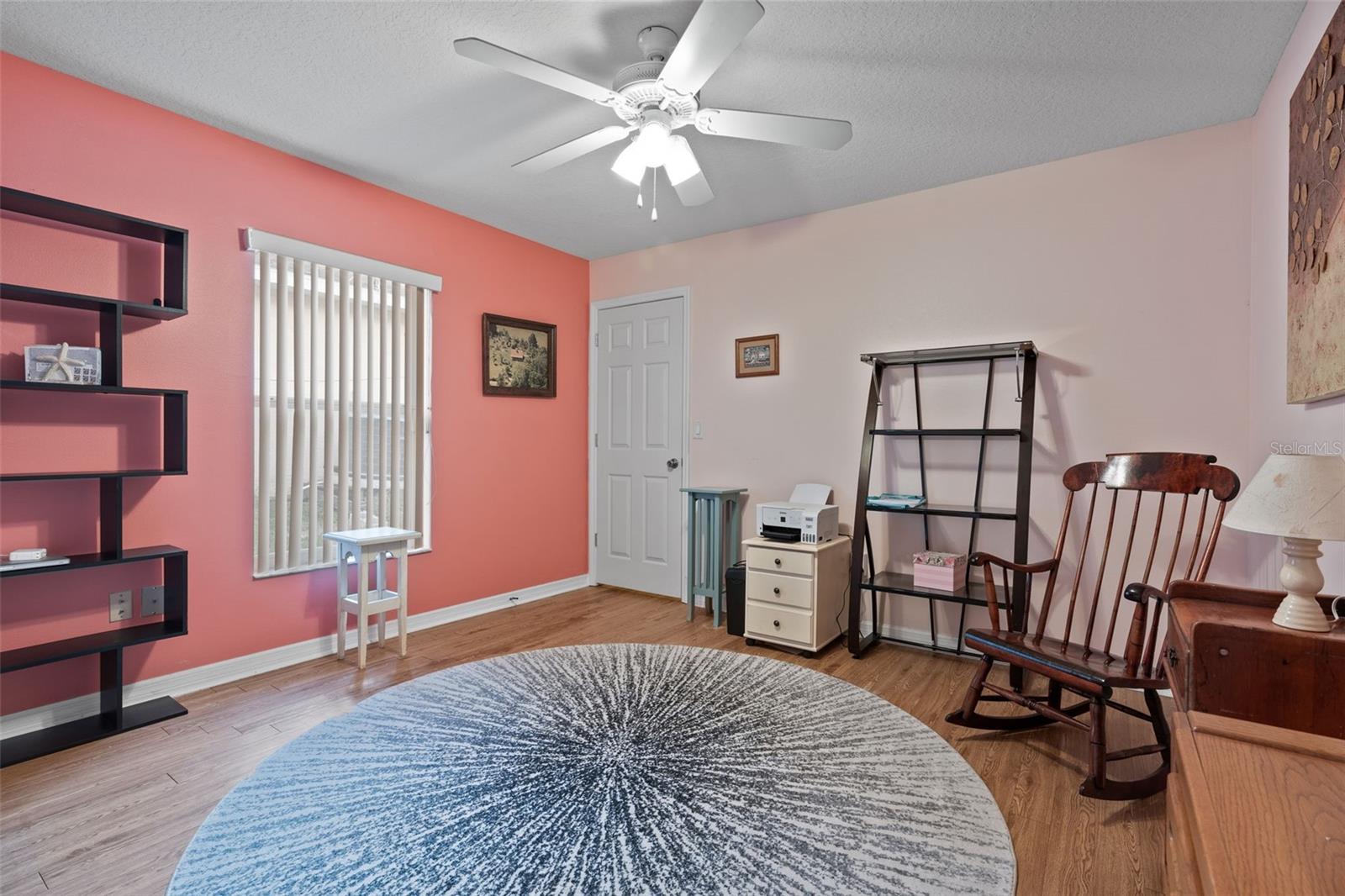 Listing photo id 23 for 5702 Claremont Drive