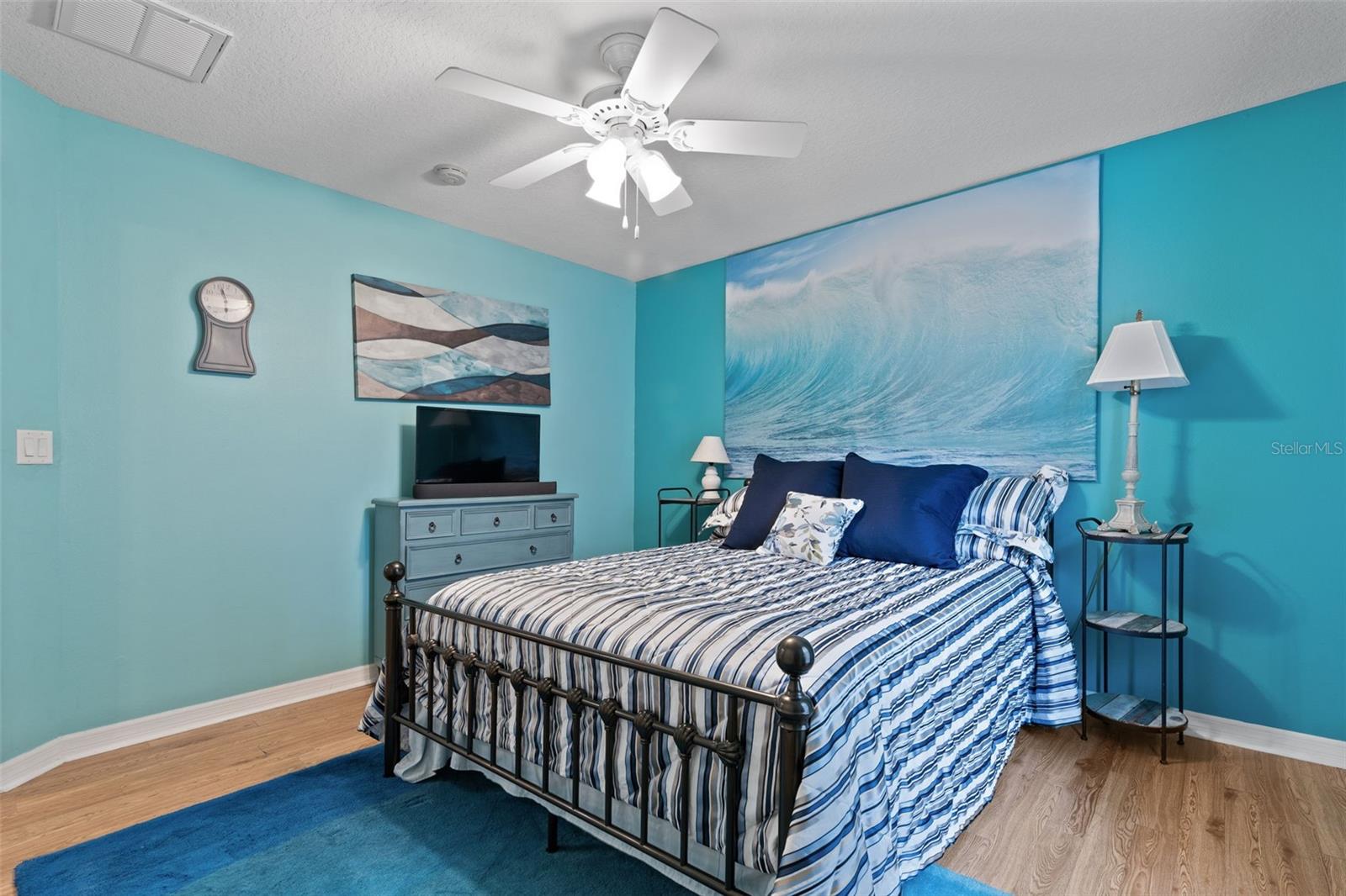 Listing photo id 26 for 5702 Claremont Drive