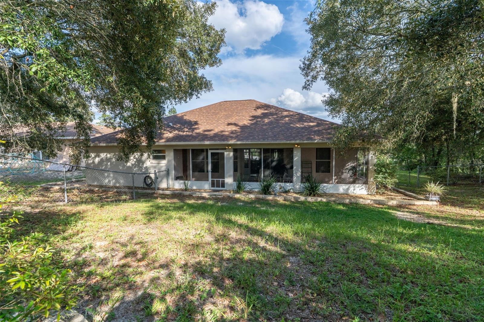 Listing photo id 29 for 5702 Claremont Drive