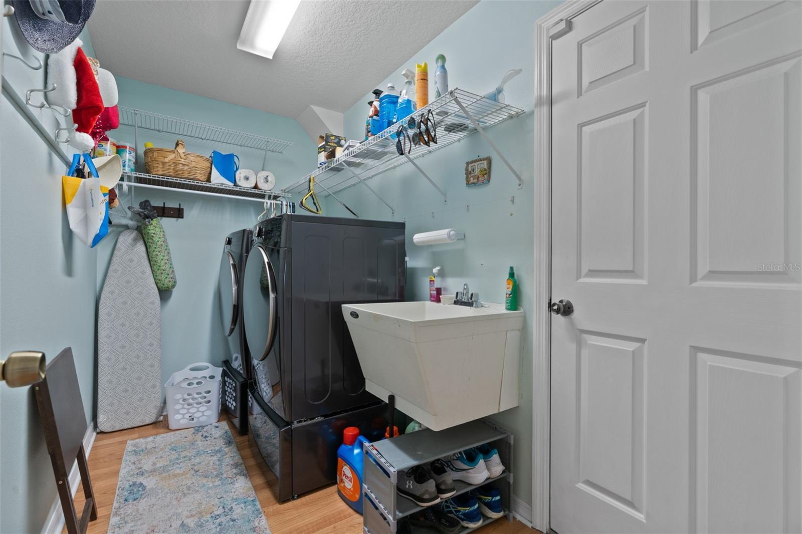 Listing photo id 32 for 5702 Claremont Drive