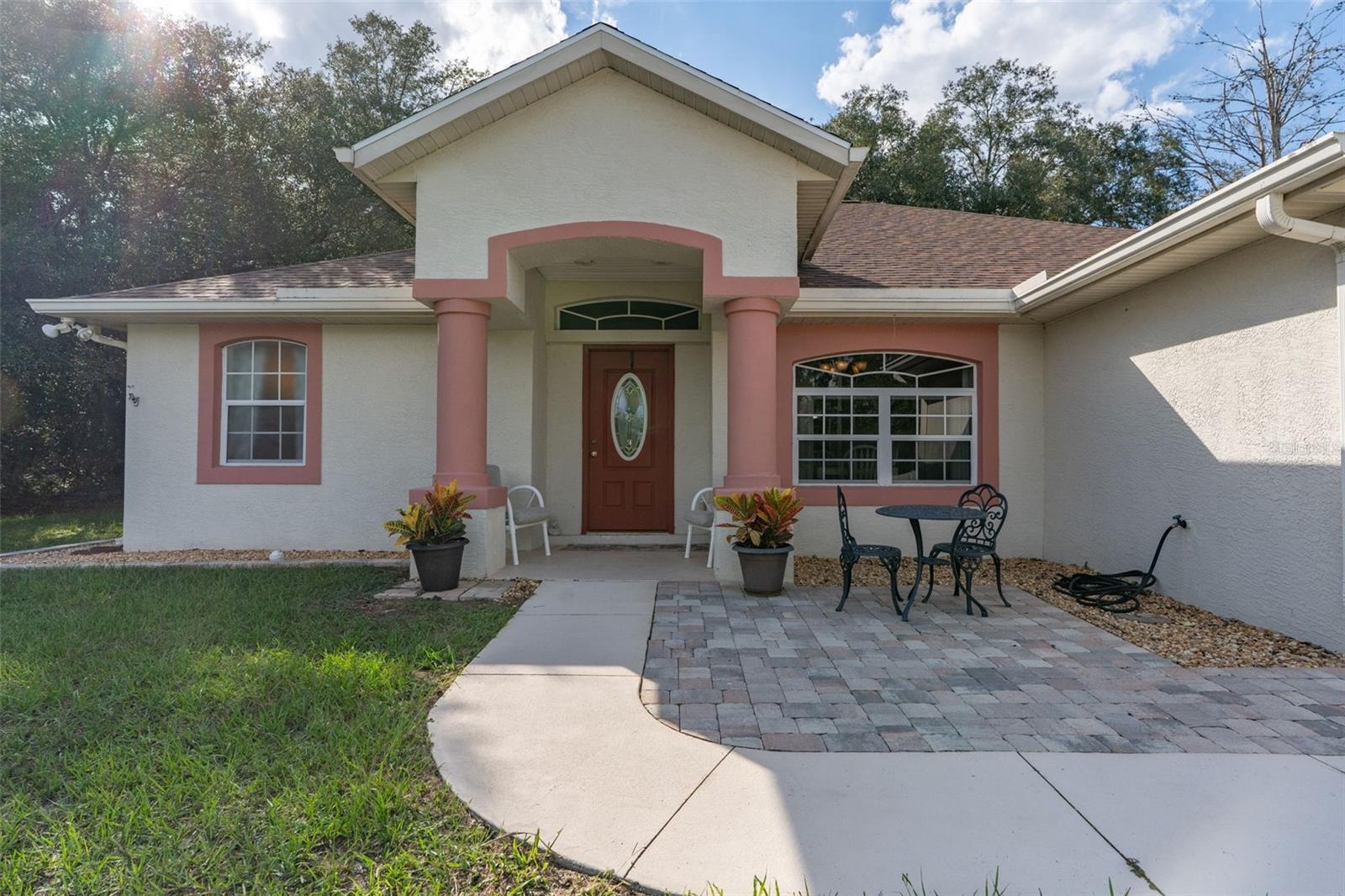 Listing photo id 5 for 5702 Claremont Drive