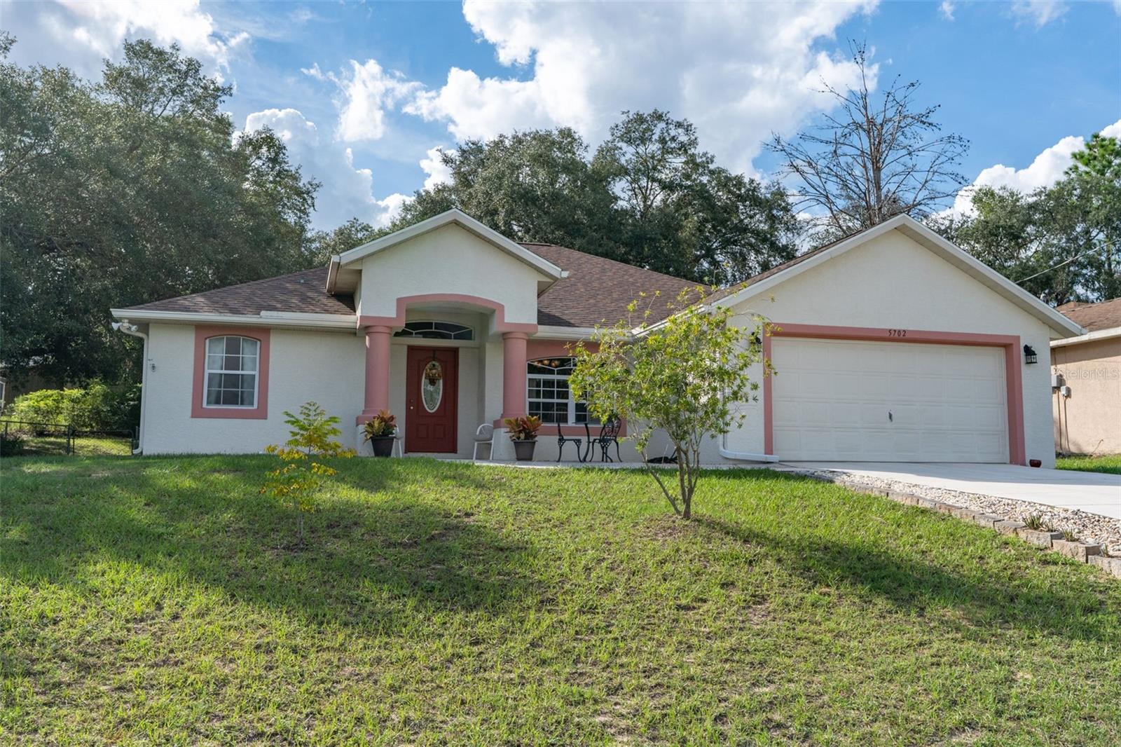 Listing photo id 6 for 5702 Claremont Drive