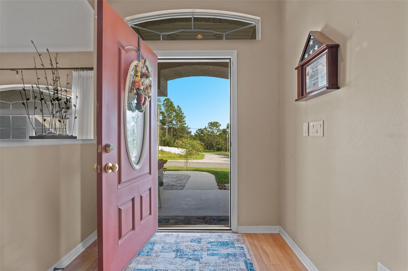 Listing photo id 7 for 5702 Claremont Drive