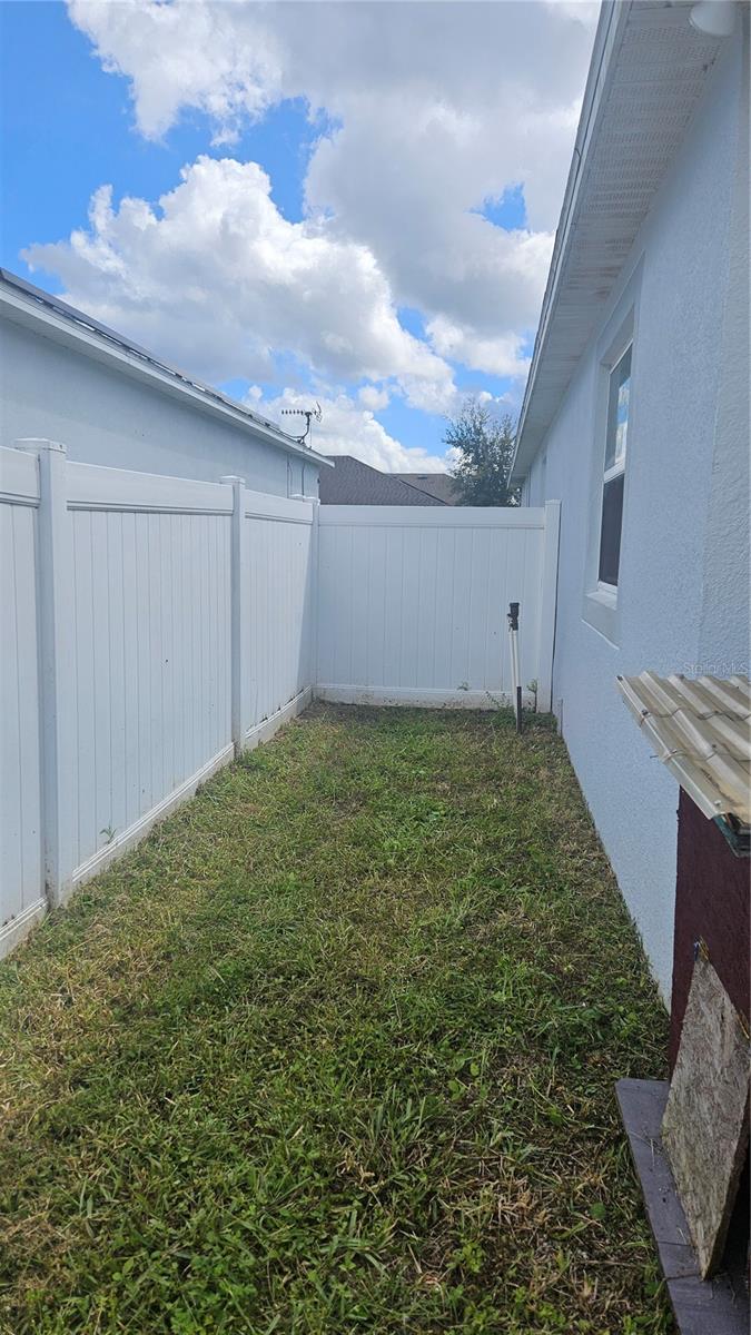 Image 6 of 7 For 833 Jefferson Boulevard