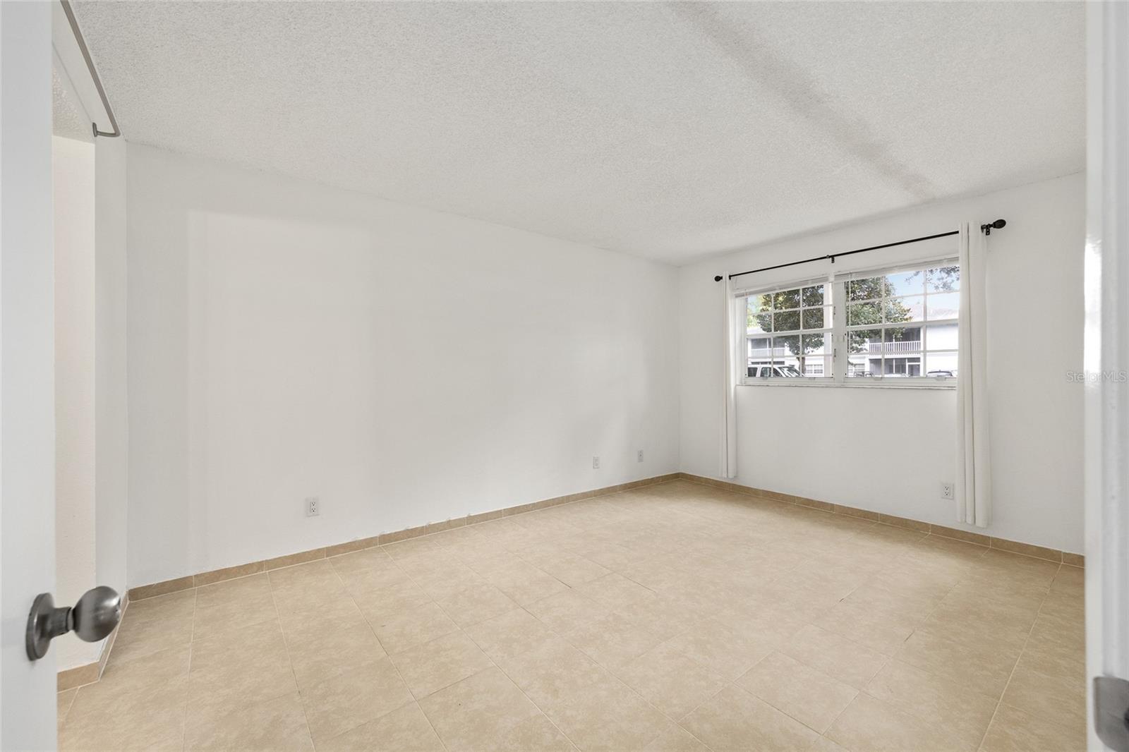 Image 14 of 35 For 588 Fairways Lane E101