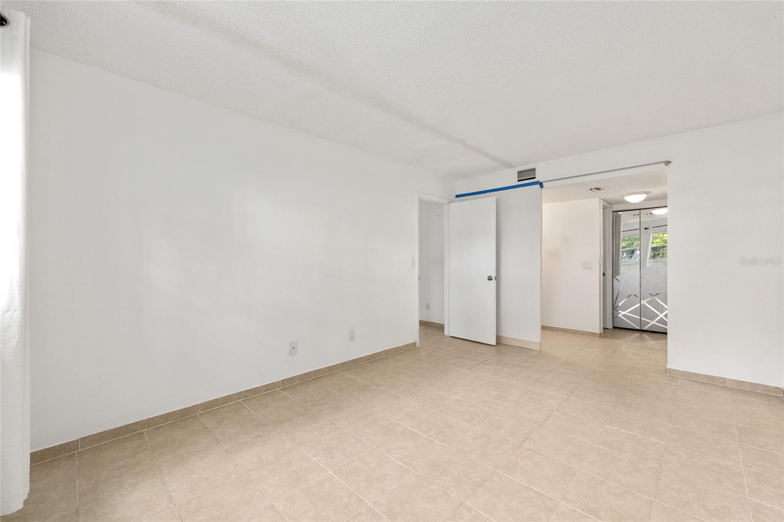 Image 15 of 35 For 588 Fairways Lane E101