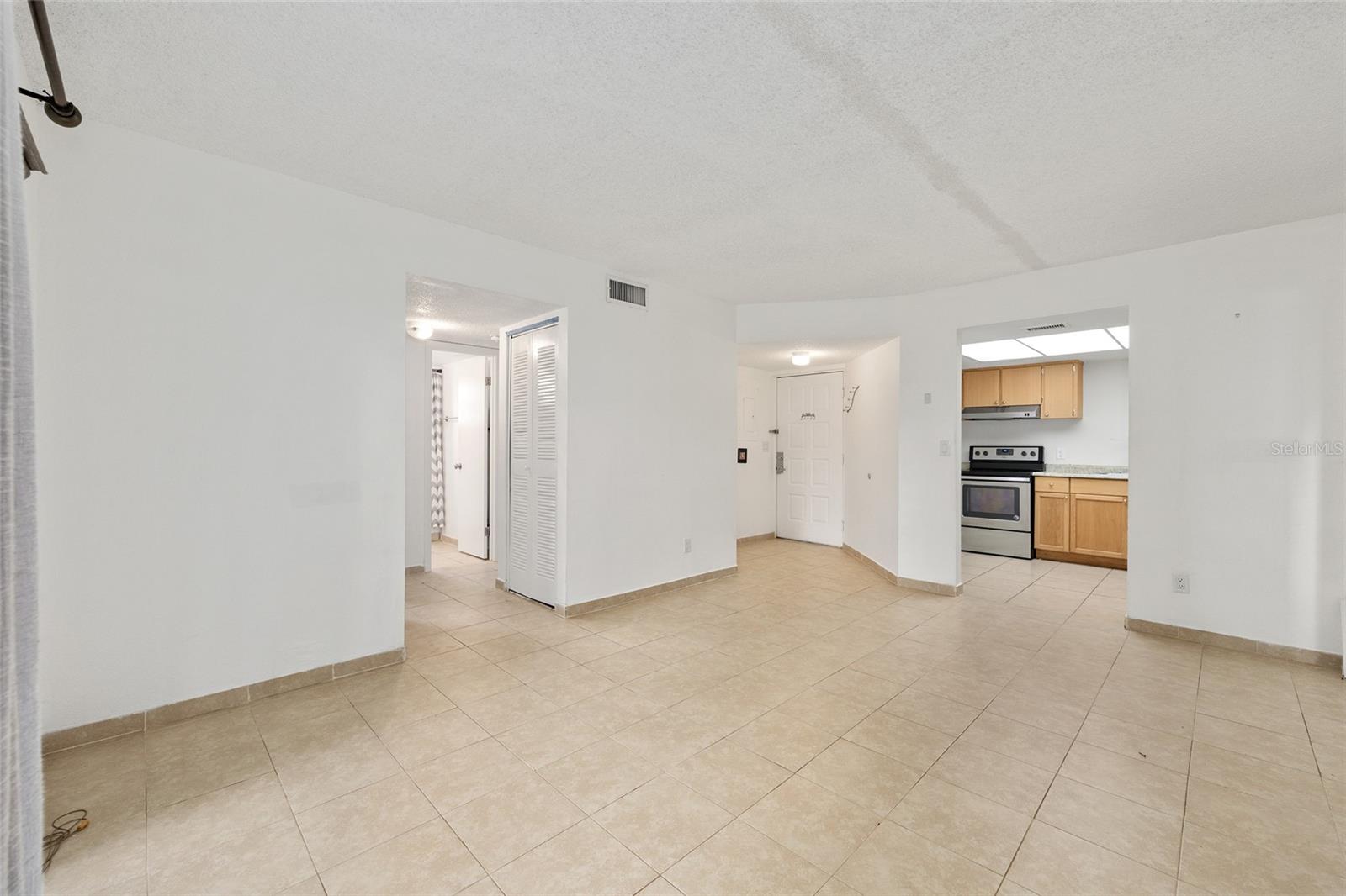 Image 8 of 35 For 588 Fairways Lane E101