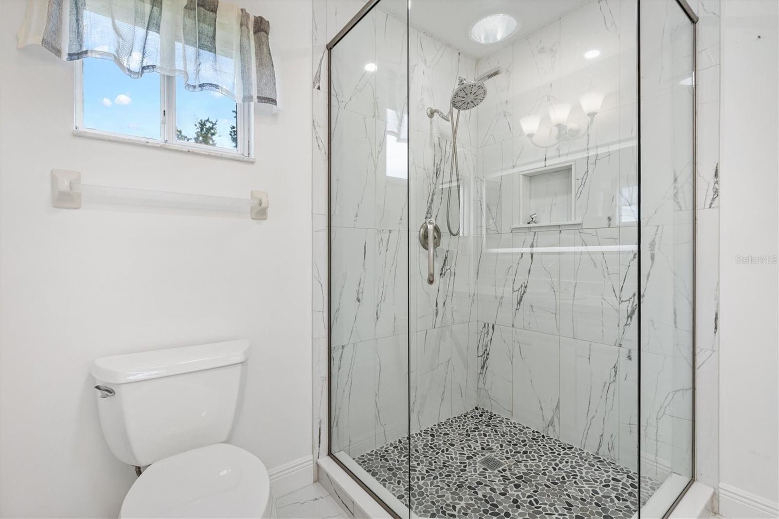 Image 20 of 47 For 17710 108th Avenue