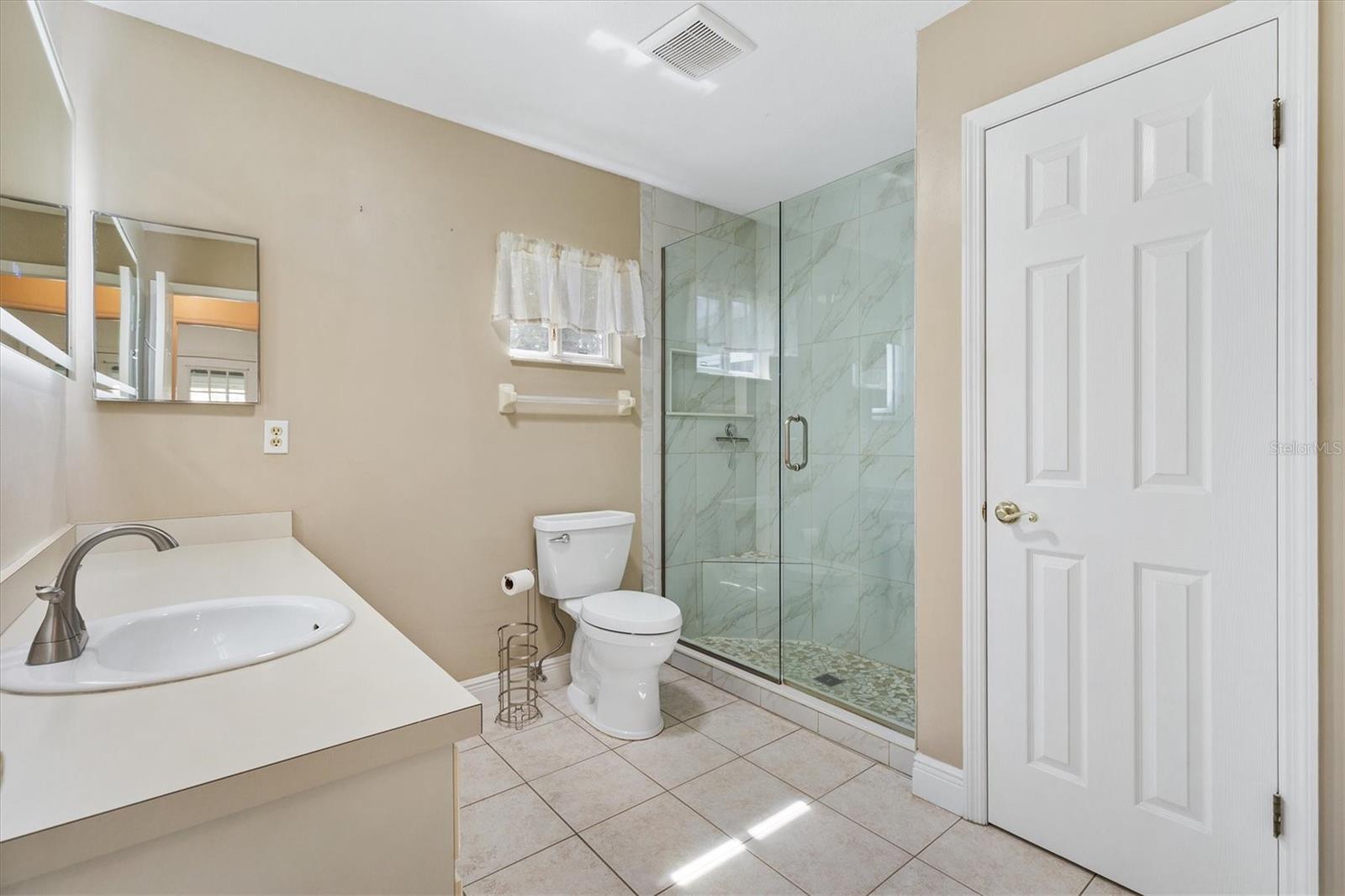 Image 25 of 47 For 17710 108th Avenue