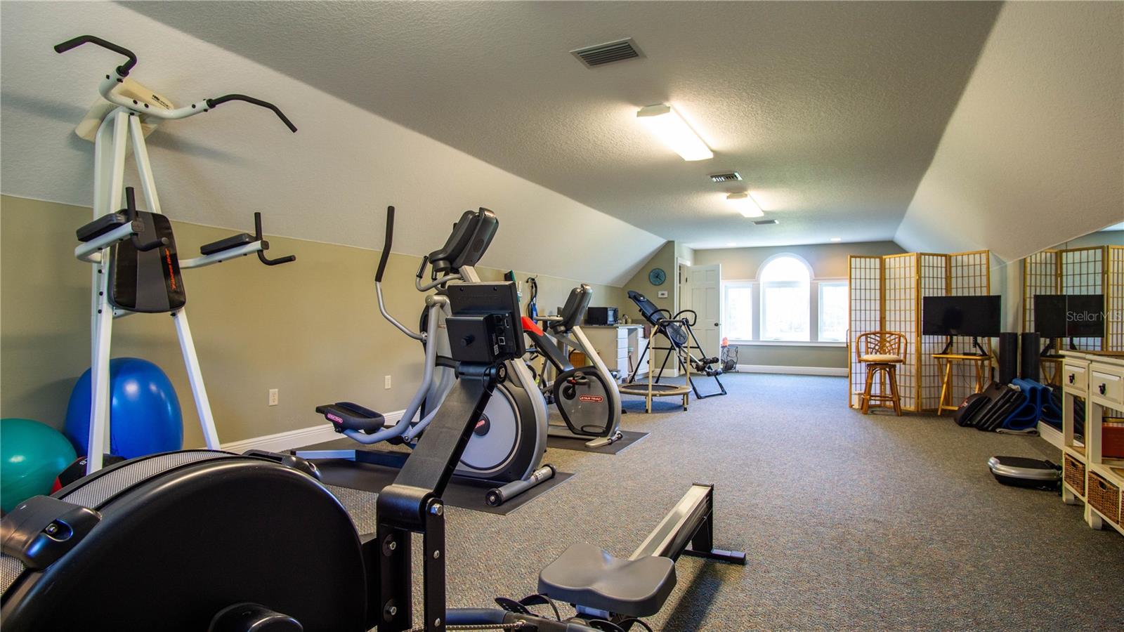 Image 46 of 93 For 1198 104th Street Road